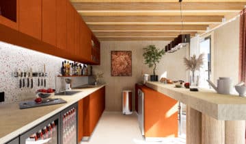 Cuisine moderne orange et bois clair dans un bureau de jardin avec réfrigérateur intégré