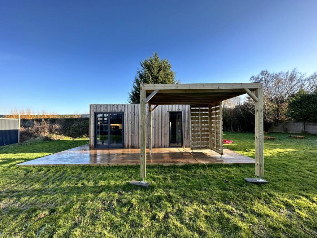 studio de jardin en bois, studio français, studio de jardin en automne