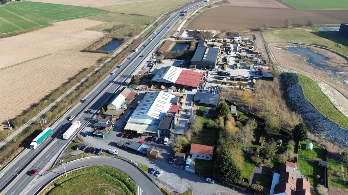 Vue aérienne usine Illies (Nord) — atelier Groupe Abri Français, fabrication studios modulaires